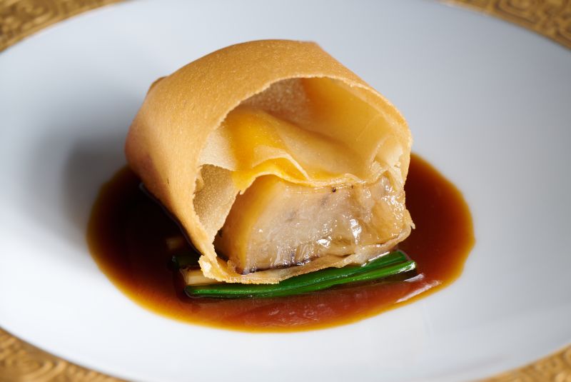 WING_Sea Cucumber Spring Roll With Spring Onion_蔥燒婆參春卷